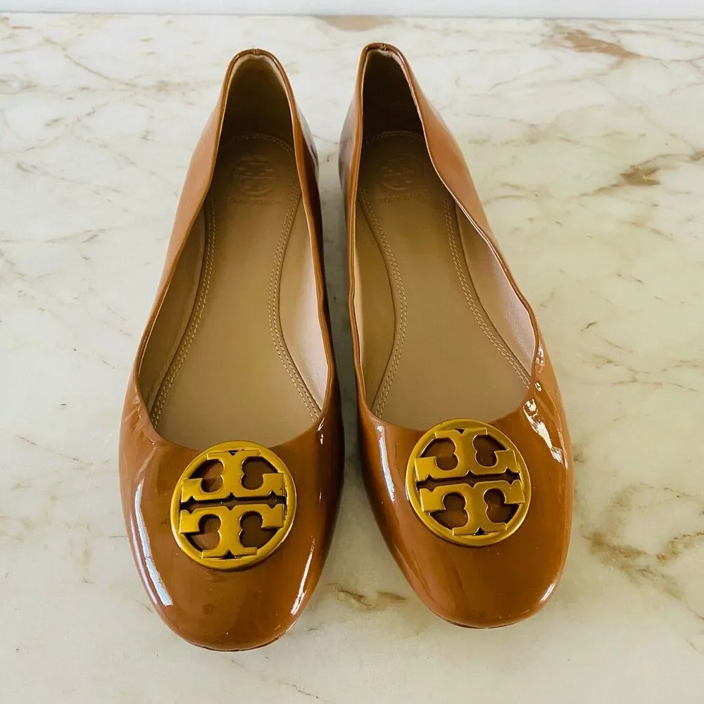 TORY BURCH Brown Patent Leather Ballerina Flats Gold Logo - US 7.5